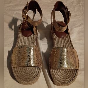 NWT Vince Camuto Gold Darna Ankle Strap Platform Sandals - Women's 9